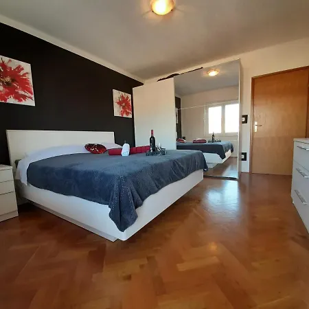 Apartman Family Time Split